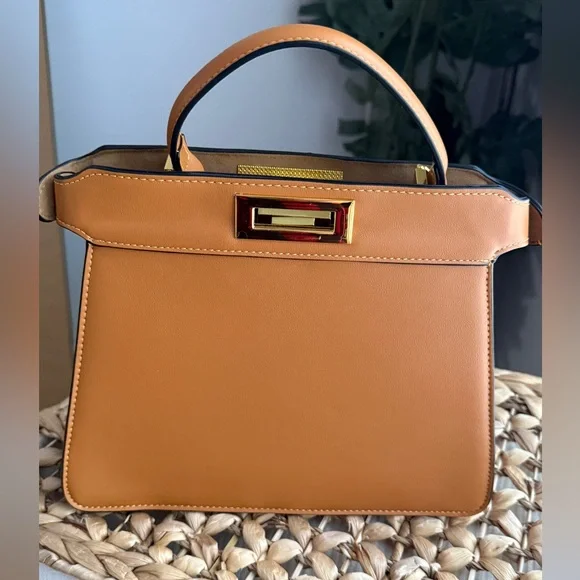 Verano Hill Elegant Tan Woven Handbag - Picture 4 of 7